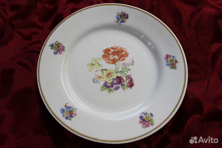 Блюдо и тарелки из СССР