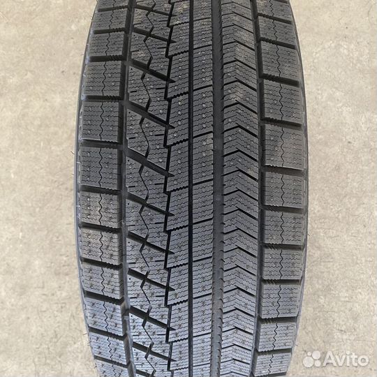 Bridgestone Blizzak VRX 225/45 R17 91S