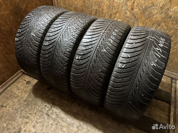 Goodyear Vector 4Seasons Gen-2 215/45 R17 90V