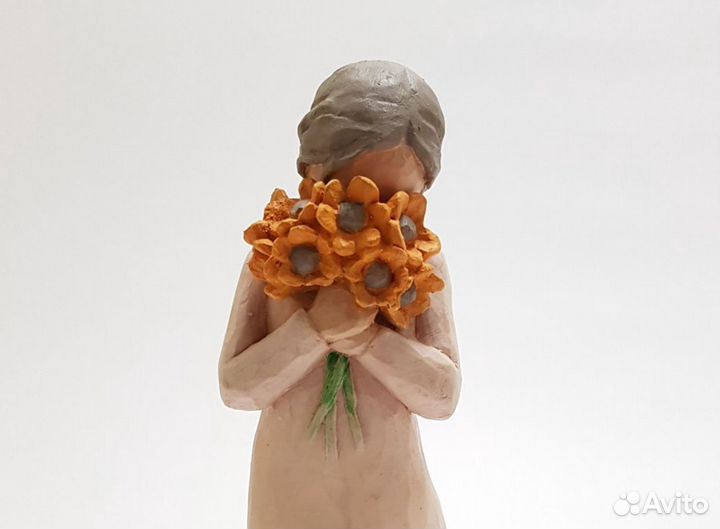 Девушка с букетом