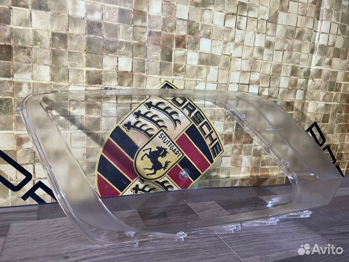 Стекло фары правой на Volkswagen Amarok 2010-2022