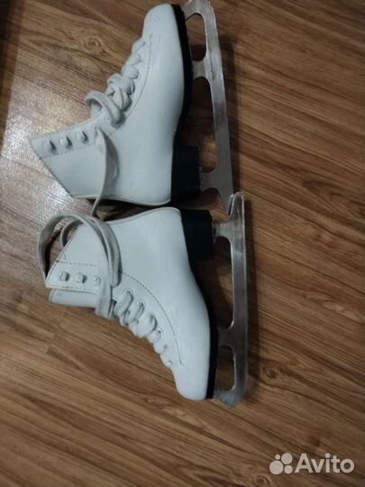 Фигурные коньки graf Montana Gold размер 30