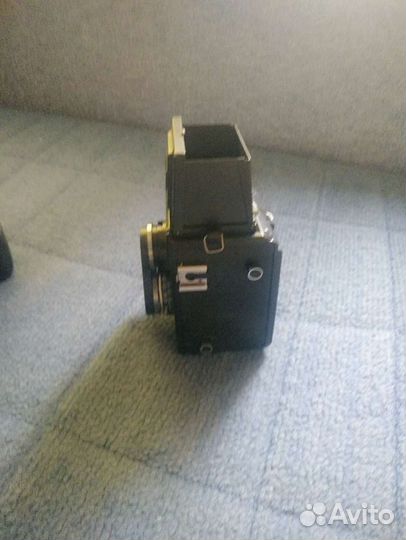 Фотоаппарат экзакта с объективами и вспышкой