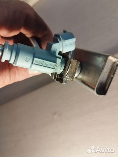 Форсунка топливная Kia Rio 3