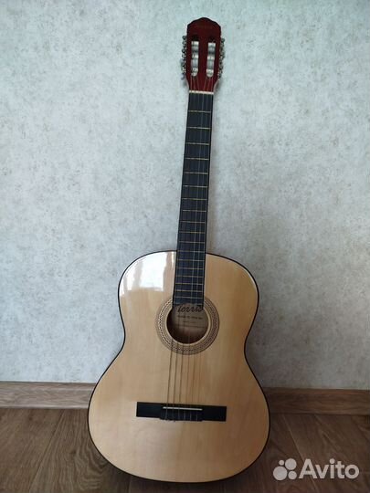 Классическая гитара с чехлом