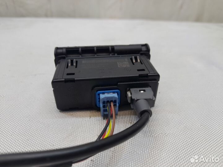 Разъем AUX / USB Renault Megane 2011 14