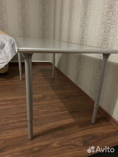 Стол стеклянный