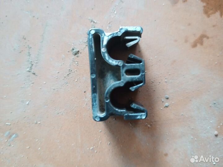 Зажим крепления тормозной трубки Toyota Rav4 2013