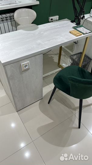 Продам маникюрный стол