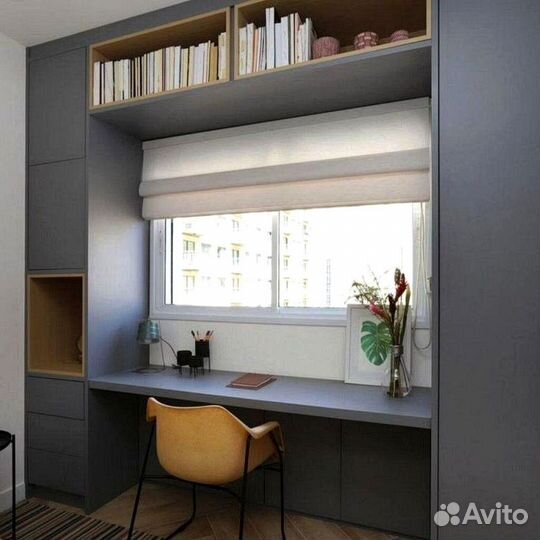 Рабочая зона у окна стол