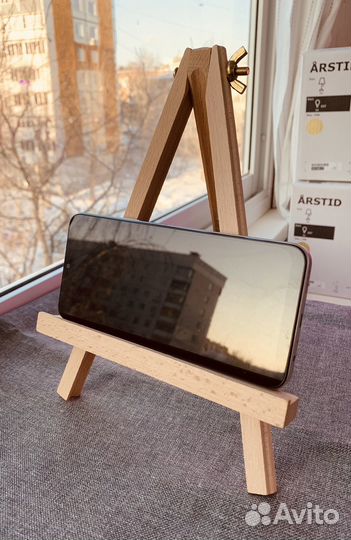 Новая подставка для телефона из дерева