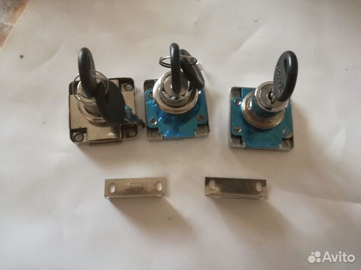 Замок мебельный врезной