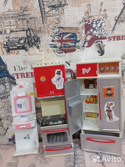 Плита и холодильник игрушечные