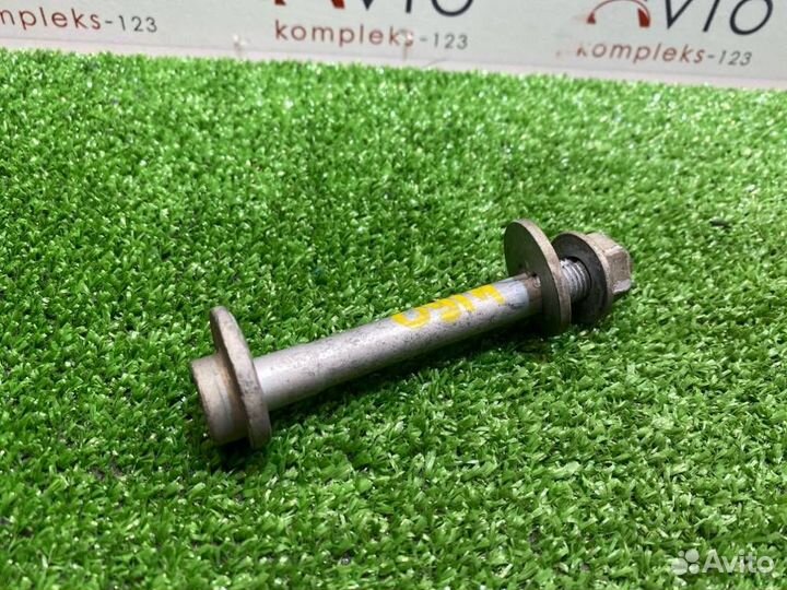 Болт развальный задний Mercedes-Benz E-Class W212