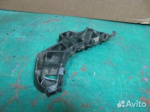 Кронштейн переднего правого крыла Volkswagen