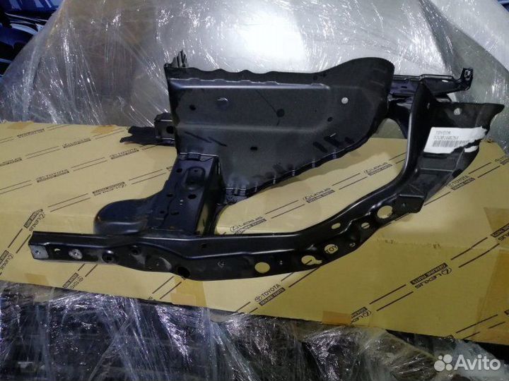 Суппорт фары левый Toyota Land Cruiser 200