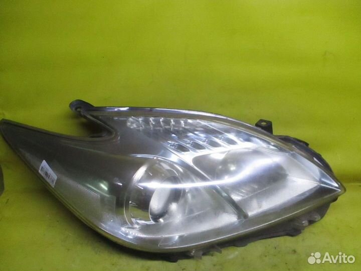 Фара Toyota Prius ZVW30 (Правое)