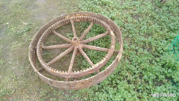 Старинное шкиф колесо