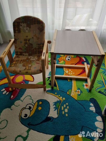 Столик для кормления малыша, стол/парта