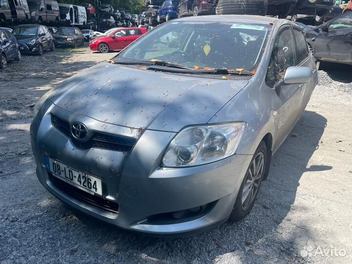 Стойка передняя левая toyota auris E150