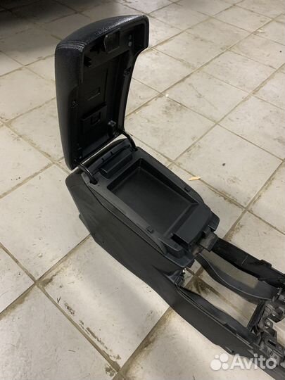 Подлокотник Subaru Legacy Outback B14 BR BM