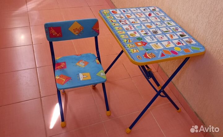 Детский стол и стульчик