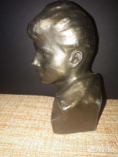 Бюст Сергея Есенина и бюст В.И.Ленина