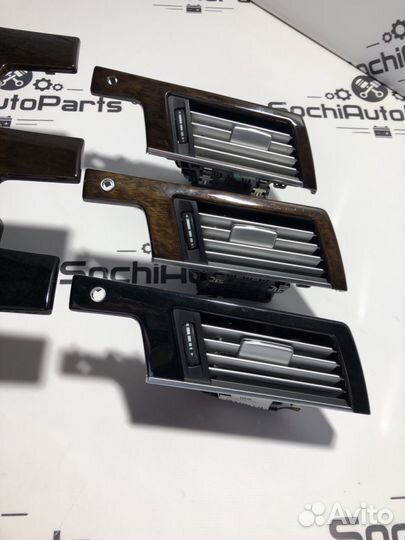 Декоративная накладка торпеды в сборе MercedesW212