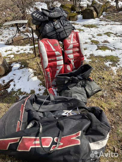 Вратарская хоккейная экипировка