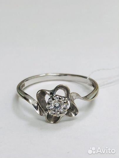 Золотое кольцо с бриллиантом