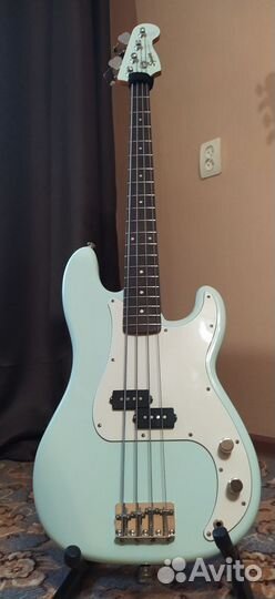 Бас гитара Squier Classic Vibe '60s