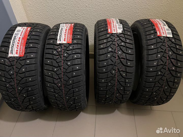 Bridgestone Blizzak Spike-02 215/50 R17