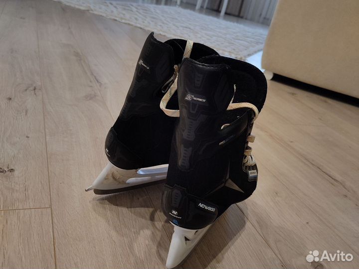 Коньки хоккейные