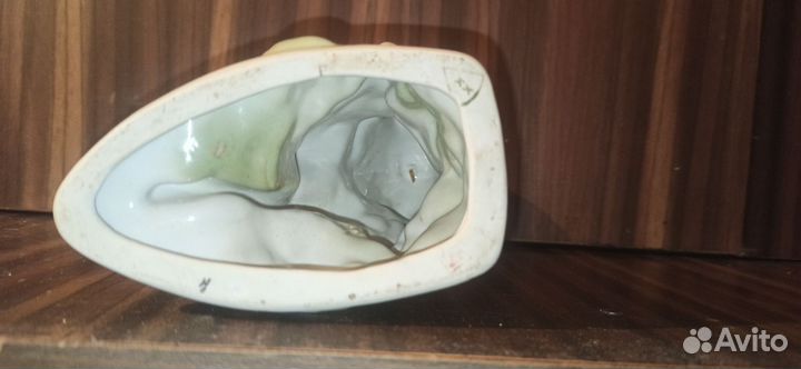 Статуэтка фарфор девочка с венком