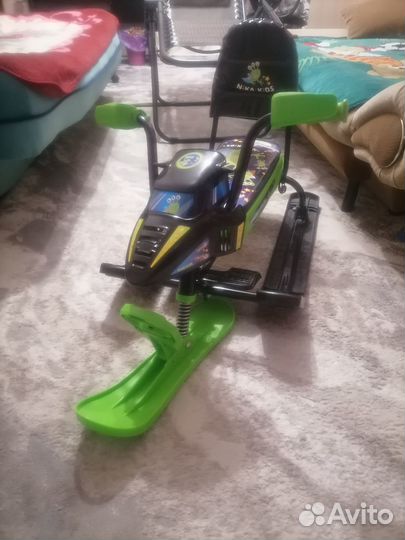 Детский снегокат со спинкой