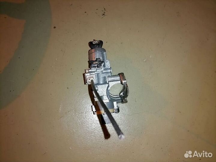 Замок зажигания ggyb-76-290 Mazda Familia BJ5W BJ5