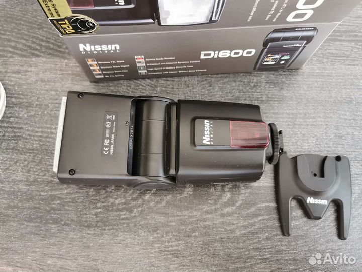 Вспышка nissin di600