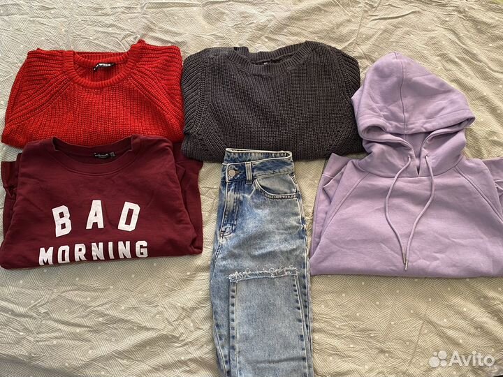 Большое количество женской одежды