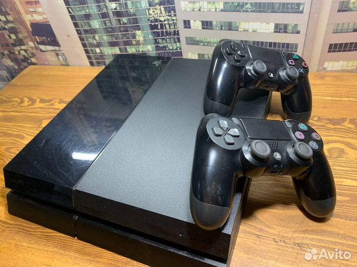 Sony PS4 slim 400GB + PS+Deluxe + UFC4