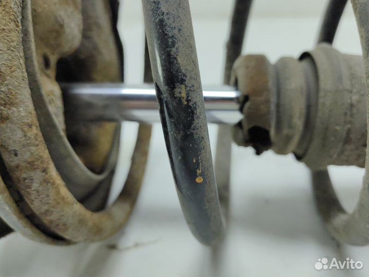 Амортизатор подвески передний правый Mitsubishi