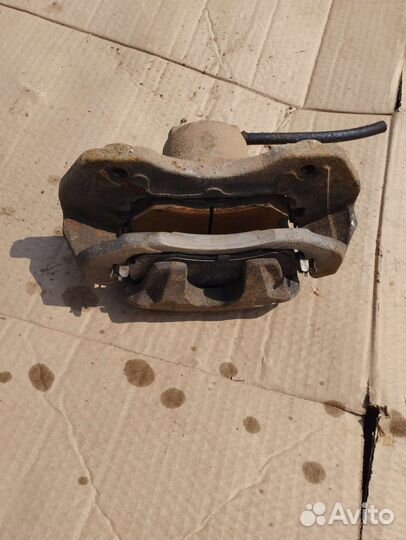 Суппорт передний правый Mitsubishi Lancer 9