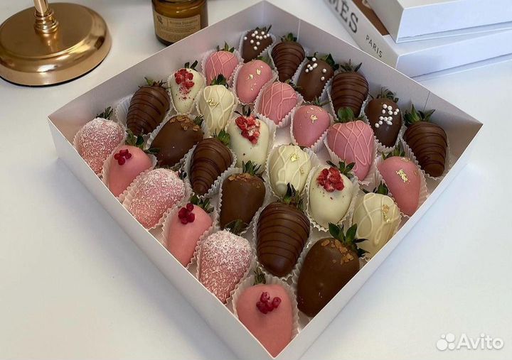 Клубника в шоколаде и моти