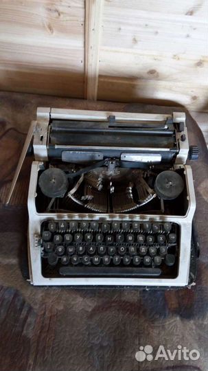 Печатная пишущая машинка