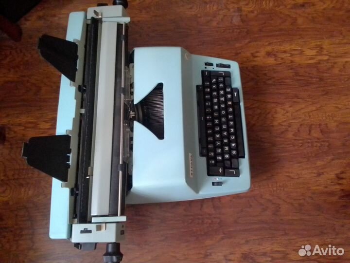 Электрическая печатная (пишущая) машинка Ятрань