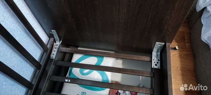 Детская кроватка с маятником