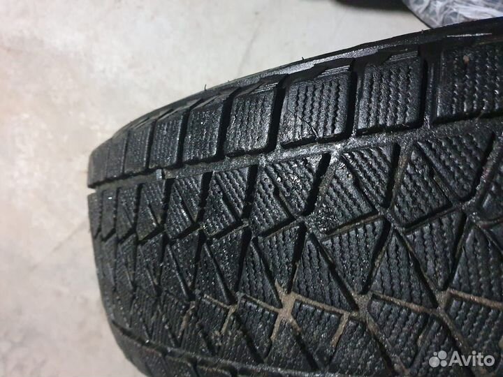 Bridgestone Blizzak DM-V2 235/65 R18