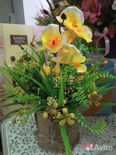 Создаю композиции из искусственных цветов