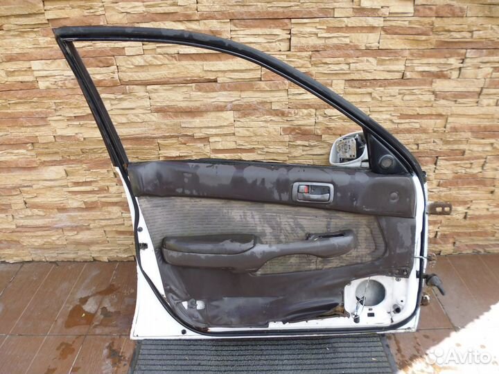 Тойота Карина 190 дверь передняя левая 1992-1998