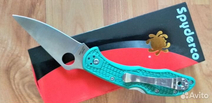 Весенний Spyderco Delica