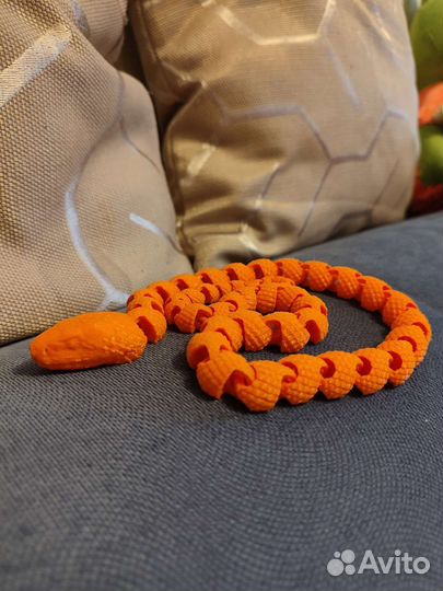 Змея пластиковая подвижная